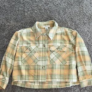 CROPPED SHACKET // Size M